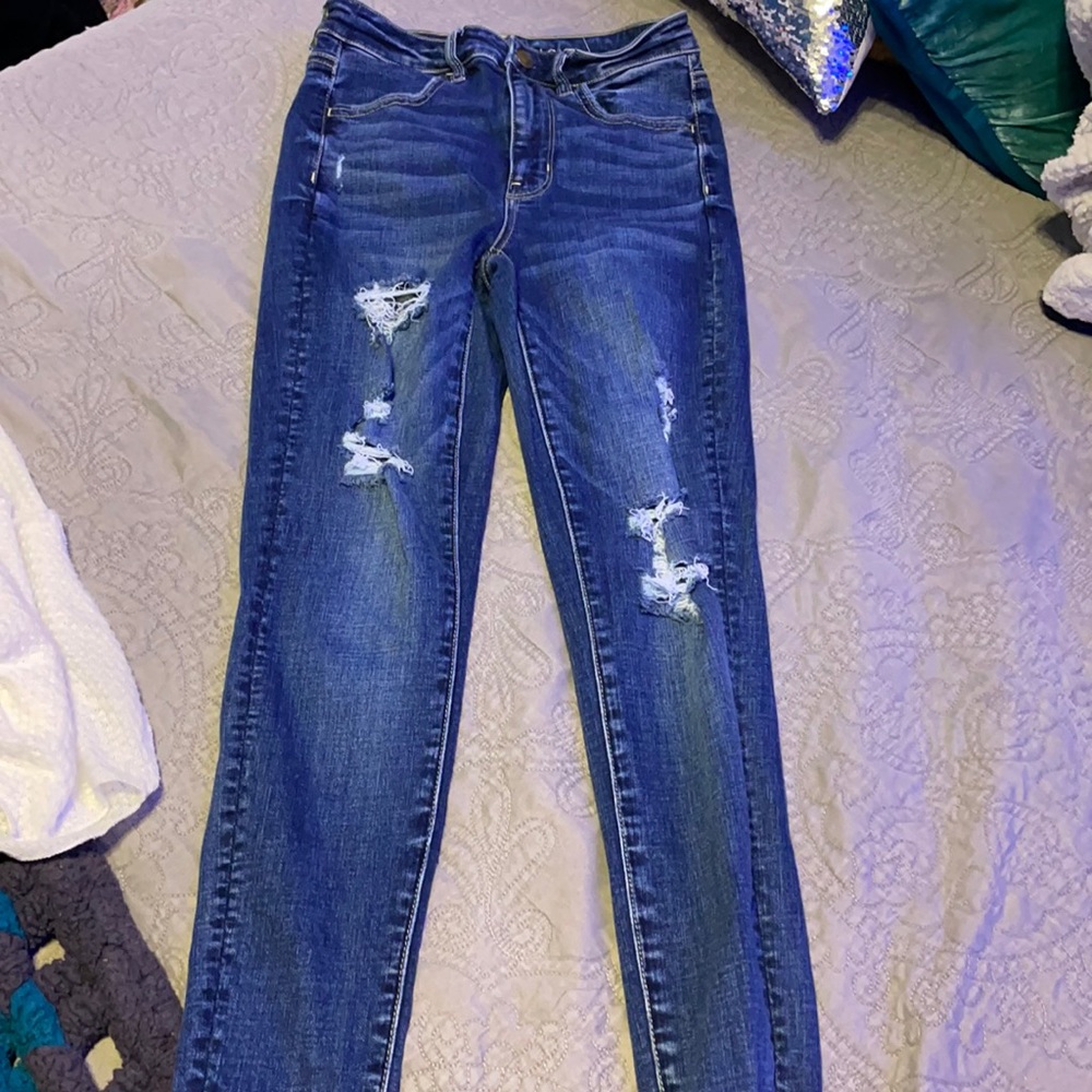 Highrise Dark wash American eagle jeans with rips